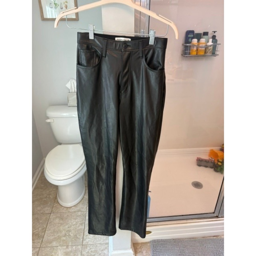 Abercrombie Curve Love 90s Straight Faux Leather Pants Black Size 26/2